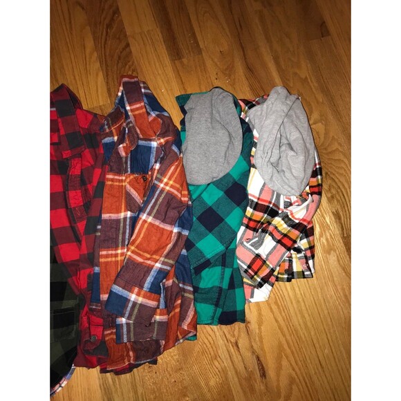Boys Flannel Long Sleeve Button Up Shirt Bundle Size 8/Medium - Picture 3 of 8